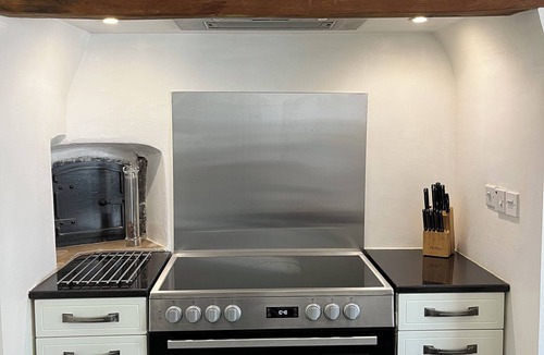 Holcombe Burnell House | Down House Farm DEVON - Sleeps 10, period farmhouse, Dartmoor & Exeter, EX6 7SA