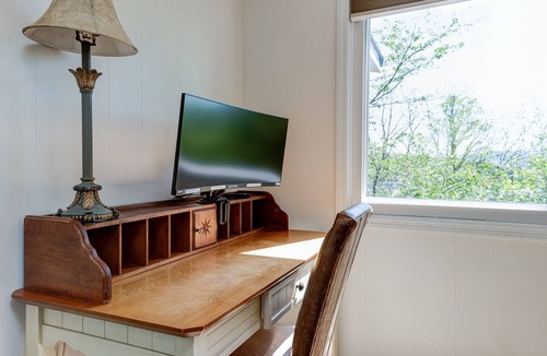 Kenilworth Ski Chalet | Downtown Asheville - The Zurich Swiss MNT Chalet #9A/Low Cost Uber