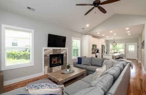Brevard House | Downtown Brevard 5BR Retreat & Cyclists’ Dream