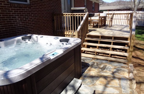 Brevard Cottage | Downtown Brevard Cottage - Hot Tub/ Walk To Town