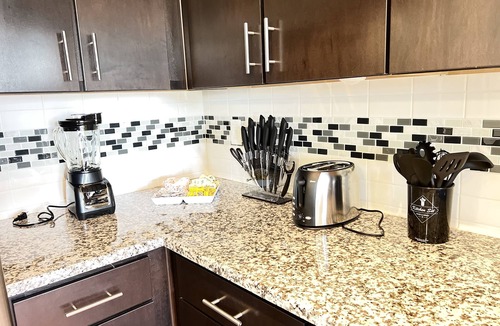 Downtown Apartment | Downtown Bull City View/Poolside Luxury Suite