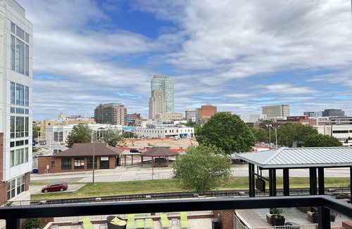 Downtown Apartment | Downtown Bull City View/Poolside Luxury Suite