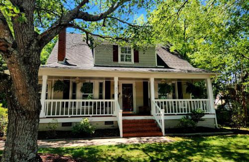Cary House | Downtown Cary 1930s Bungalow - Great walkability