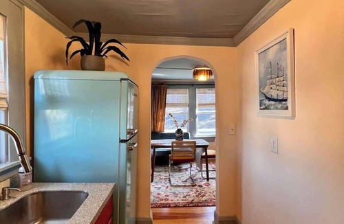 North-Central Apartment | Downtown Charleston Grove C