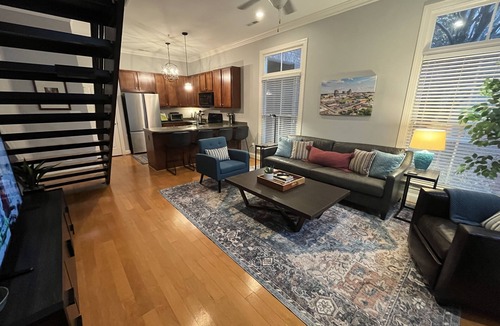 Greensboro Condo | Downtown Charmer