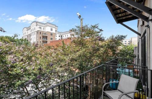Downtown Wilmington Apartment | Downtown Condo*Balcony*River*Pet Friendly*Beach