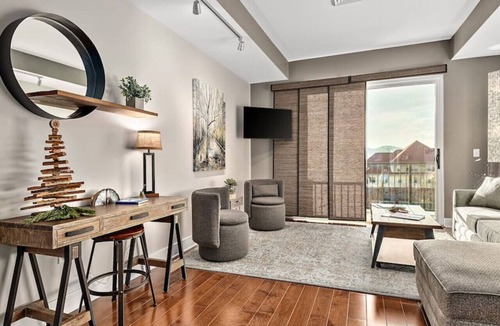 South French Broad Condo | Downtown Condo with Stunning Mountain Views