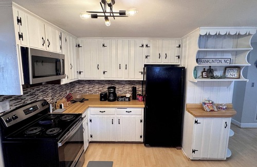 Franklinton House | Downtown Franklinton Comfortable Quiet Pet-Friendly
