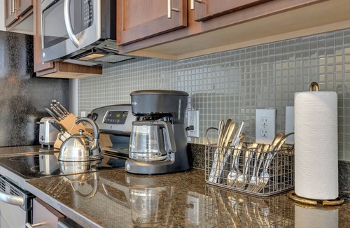 The Gulch Apartment | Downtown Gulch Apt with Gym