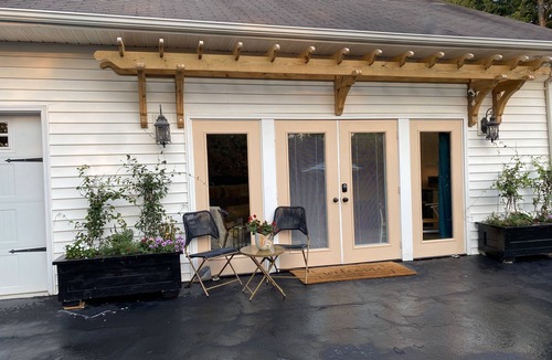 Hickory Apartment | Downtown Hickory Lounge