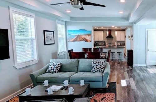 Wilmington House | Downtown Luxury: King Suite - Riverwalk/Castle St!