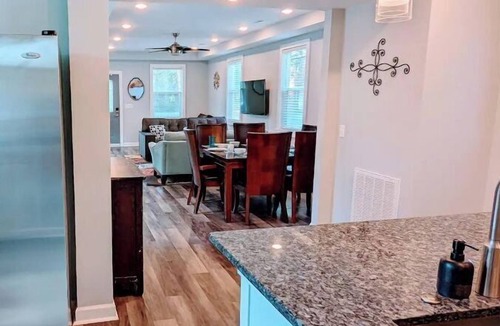Wilmington House | Downtown Luxury: King Suite - Riverwalk/Castle St!
