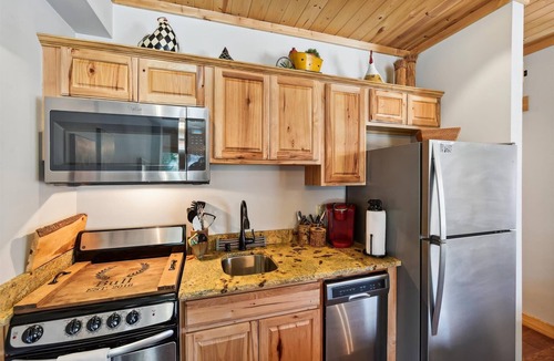 Blowing Rock Cabin | Downtown Main Street-2 BR “Bull”