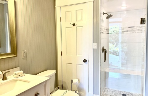 Manteo House | Downtown Manteo with Secret Garden