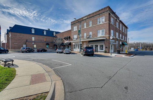 Mocksville Apartment | Downtown Mocksville Apartment - Walk to Shops!