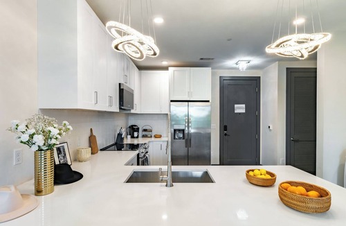 Rolling Mill Hill Condo | Downtown Nashville 2BR Condo | Balcony & Parking Near Broadway