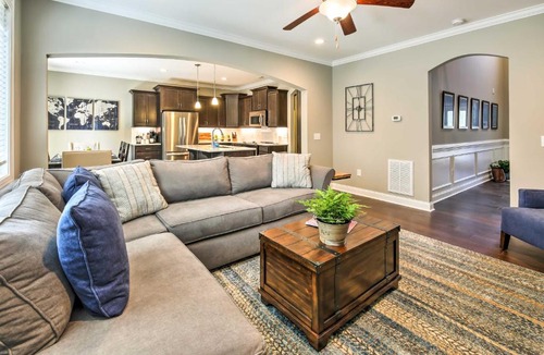 Southern Pines House | Downtown Townhome Walk to Dine and Shop on Broad St