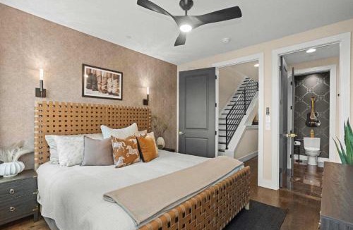 Buena Vista House | Downtown Views Glam Stations Close to Broadway