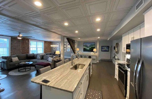 West Jefferson Apartment | Downtown West Jefferson 3 bedroom apartment walking distance to everything.