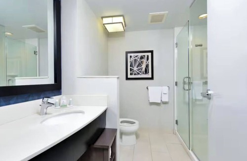 Downtown Wilmington Hotel | Downtown Wilmington Stay with Outdoor Pool Near Museums and Riverwalks