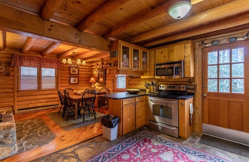 Boone Cabin | Draggin Fly- Romantic Getaway! River Frontage - Hot Tub - Firepit