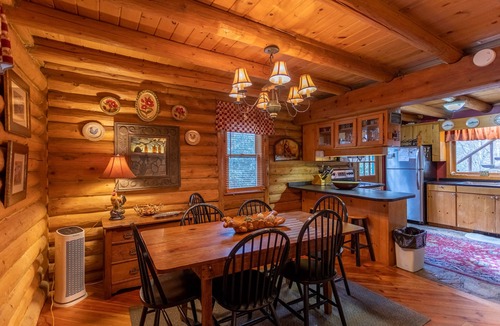 Boone Cabin | Draggin Fly- Romantic Getaway! River Frontage - Hot Tub - Firepit