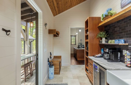 Glenville House | Dragonfly Cottage: Dog Friendly, Enclosed Yard Area, Community Perks