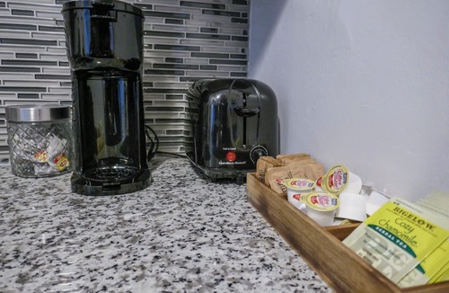Berry Hill Condo | Dream Condo near downtown with Pool, AC/Heater and walkable Melrose Neighborhood