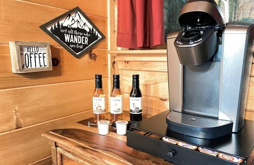 Bryson City Cabin | Dreamcatcher - Free Tour Tix - secluded - Fire Pit and Outdoor Bed Swing
