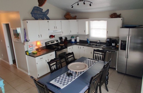 Kure Beach House | Dreamers Den Oceanfront Beach Cottage/Kure Beach