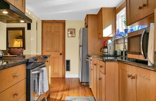 Brevard House | Dreamy Cottage for Two