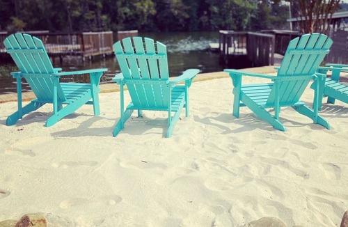 New London House | Driftwood Lake House- cozy , quiet cove!