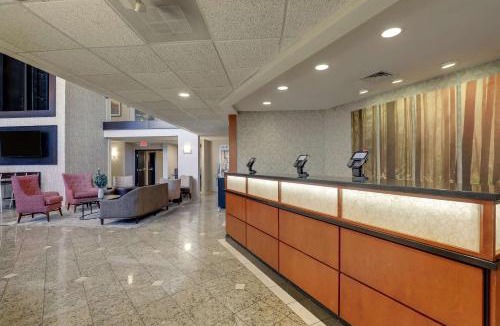 University Place Hotel | Drury Inn & Suites Charlotte University Place