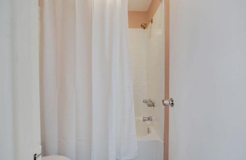 Carolina Beach Hotel | Dry Dock Inn