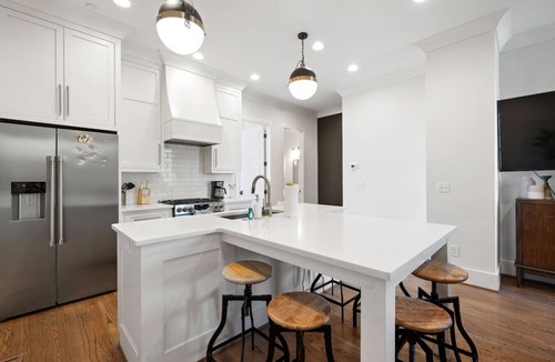 Rolling Mill Hill Apartment | Dual Rooftop WalktoBroad 40 Bed