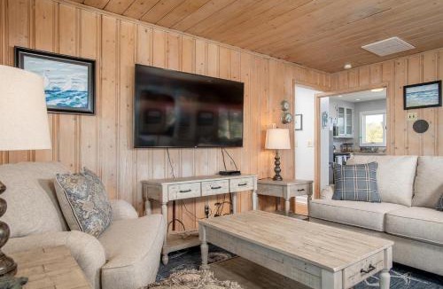 Pine Knoll Shores House | Duneside home
