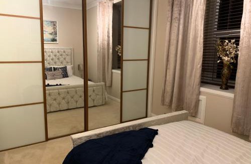 Dunfermline Apartment | Dunfermline GF flat, 5 min walk to Train St. and High St.