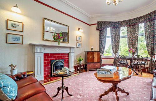 Kilmun Villa | Dunoon - Sleeps 17 - Group Retreat with Parking