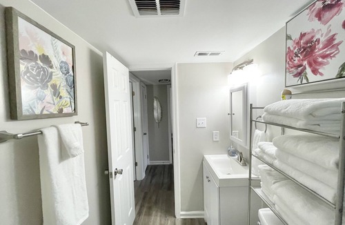 Durham Apartment | ★ Durham Diggs ★ King Bed ★ Duke ★