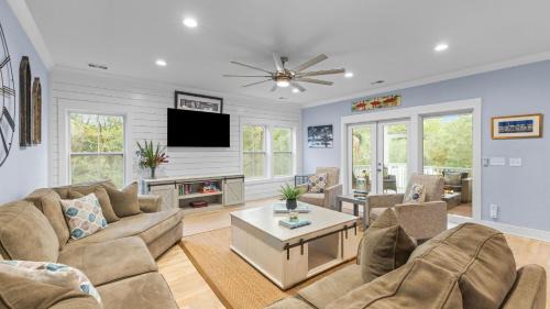 Folly Beach House | E Huron Ave - Tidecrest by AvantStay