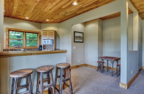 Sapphire House | Eagle Eye - Floor to Ceiling Window Mountain Home!