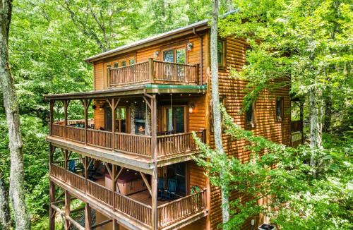 Seven Devils House | Eagle Nest Lodge Hot Tubs & Mountain Views