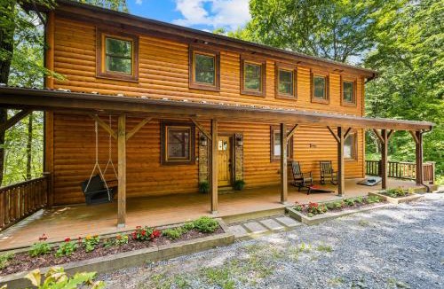 Seven Devils House | Eagle Nest Lodge Hot Tubs & Mountain Views