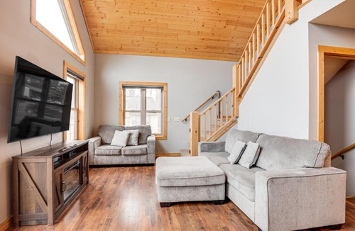 Eagle River House | Eagle River Cabin Near Snowmobile Trails