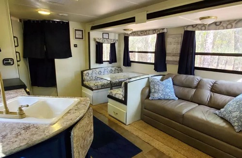 Statesboro House | Eagle's Nest Camper with Campground Aura