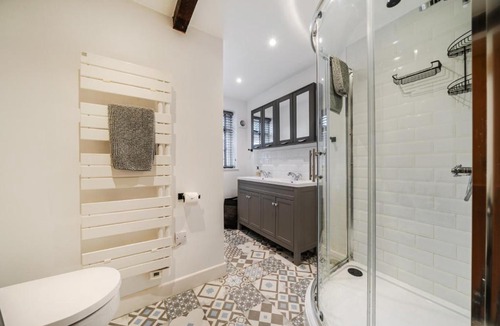 Guildford Apartment | Eagle's Nest