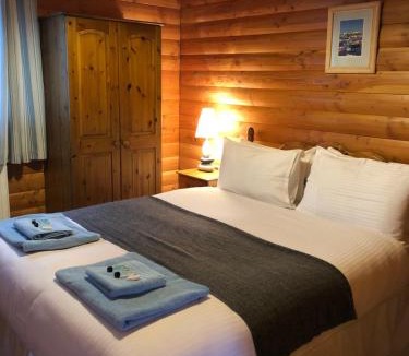 Carlyon House | East Crinnis Log Cabin