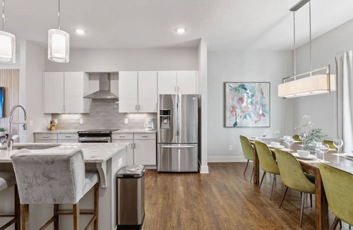 East Hill Villa | East Nash Rooftop 3 En-Suites | City Views