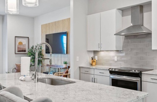 East Hill Villa | East Nash Rooftop 3 En-Suites | City Views