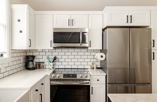 Lockeland Springs Cottage | East Nashville New Guesthouse Walk to 5 Points!